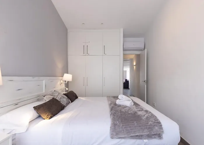 Merceria Floor With Terrace - Unik Vacation דירה טראגונה